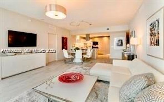 17111 Biscayne Boulevard 2305, North Miami Beach, FL 33160