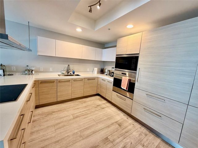 17111 Biscayne Boulevard 2305, North Miami Beach, FL 33160
