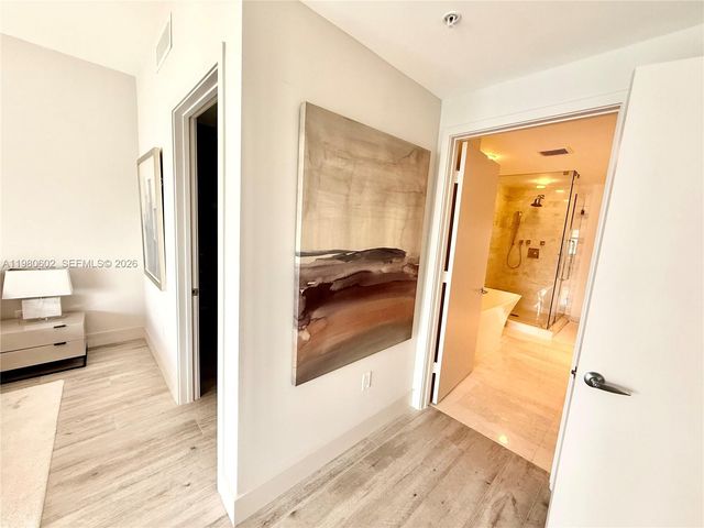 17111 Biscayne Boulevard 2305, North Miami Beach, FL 33160