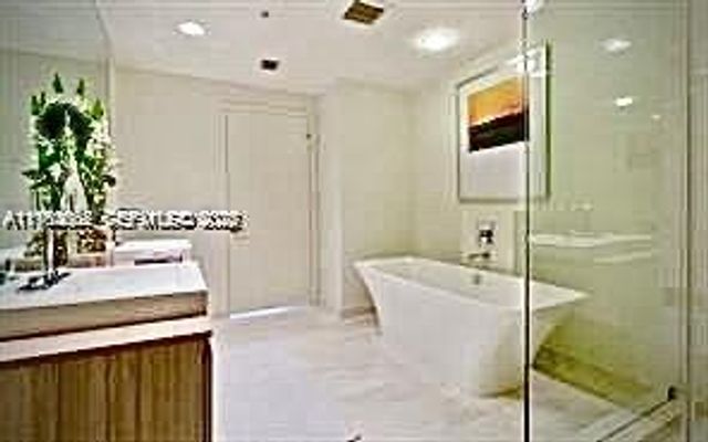 17111 Biscayne Boulevard 2305, North Miami Beach, FL 33160
