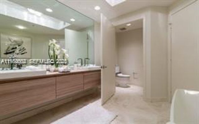 17111 Biscayne Boulevard 2305, North Miami Beach, FL 33160