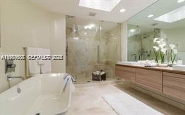 17111 Biscayne Boulevard 2305, North Miami Beach, FL 33160