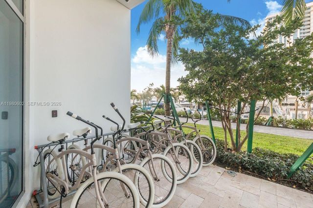 17111 Biscayne Boulevard 2305, North Miami Beach, FL 33160