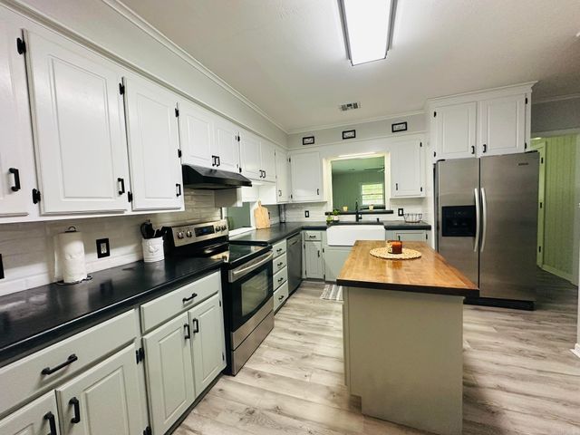 803 Maple St, Crossett, AR 71635