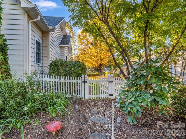 276 Cambridge Drive, Brevard, NC 28712