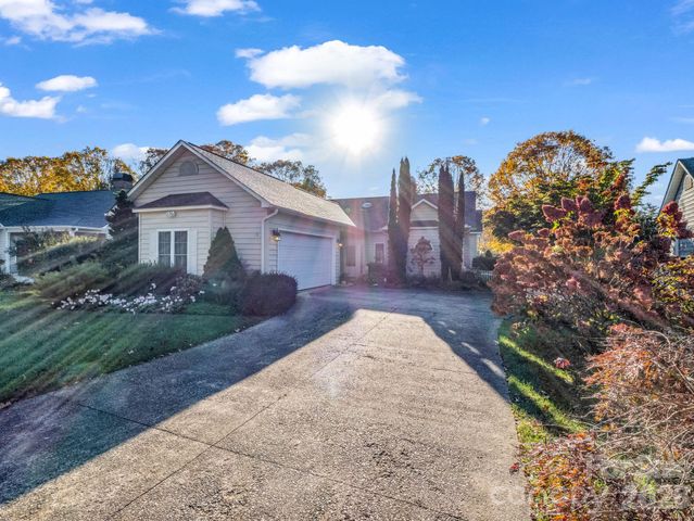 276 Cambridge Drive, Brevard, NC 28712