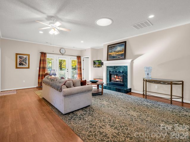 276 Cambridge Drive, Brevard, NC 28712