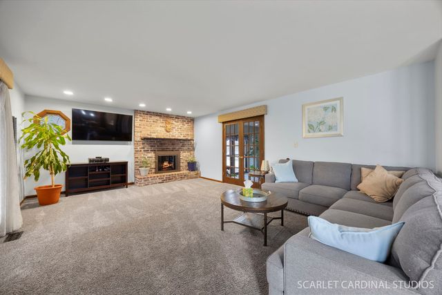 29W509 Point Oak Drive, Warrenville, IL 60555