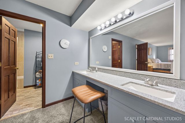 29W509 Point Oak Drive, Warrenville, IL 60555