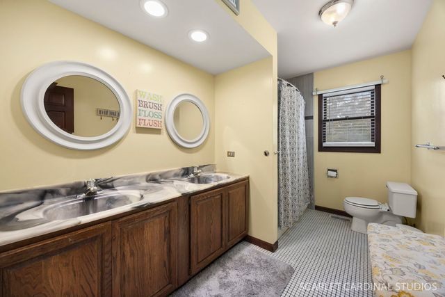 29W509 Point Oak Drive, Warrenville, IL 60555