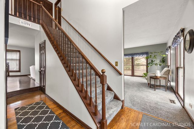 29W509 Point Oak Drive, Warrenville, IL 60555