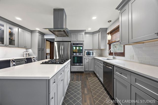 29W509 Point Oak Drive, Warrenville, IL 60555