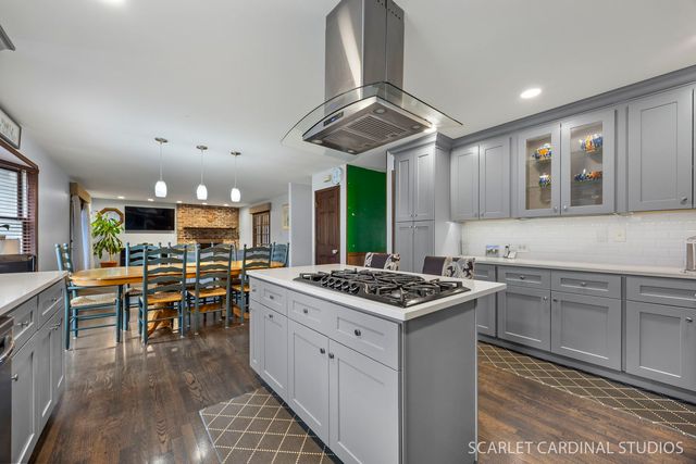 29W509 Point Oak Drive, Warrenville, IL 60555