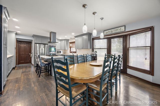 29W509 Point Oak Drive, Warrenville, IL 60555