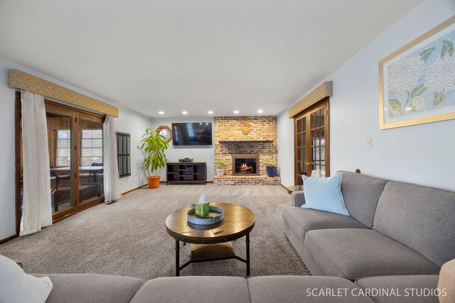 29W509 Point Oak Drive, Warrenville, IL 60555