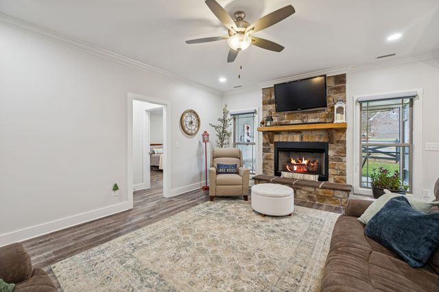 137 Campfire Ct, Winchester, TN 37398