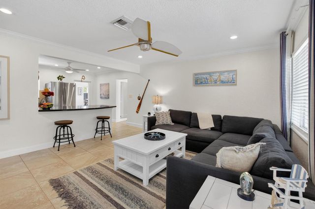 468 W Ocean Avenue, Boynton Beach, FL 33435