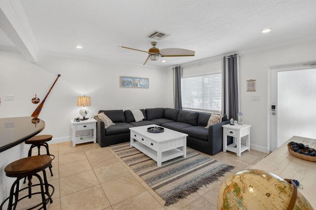 468 W Ocean Avenue, Boynton Beach, FL 33435