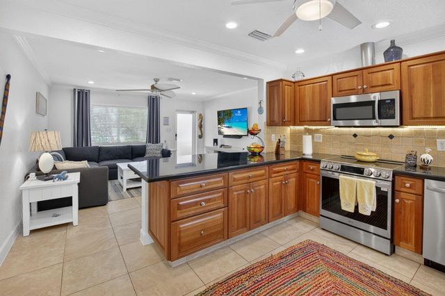 468 W Ocean Avenue, Boynton Beach, FL 33435