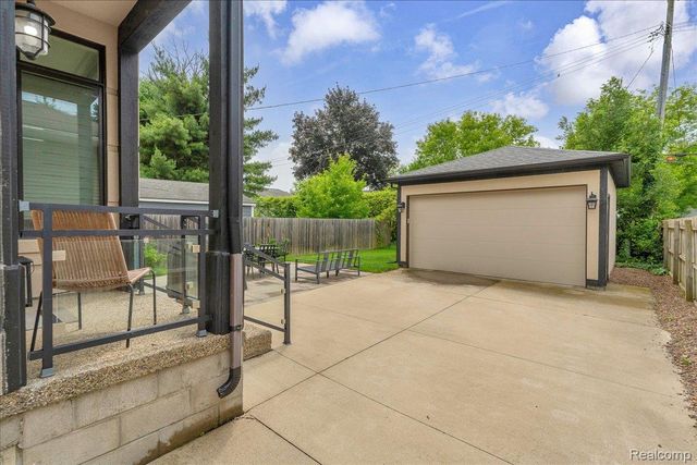 1520 Bennaville Avenue, Birmingham, MI 48009
