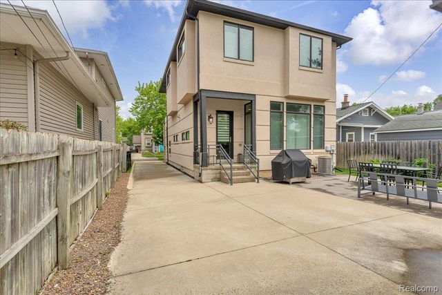 1520 Bennaville Avenue, Birmingham, MI 48009