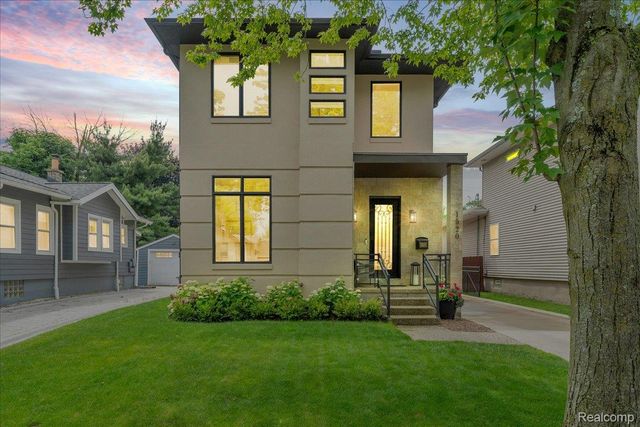 1520 Bennaville Avenue, Birmingham, MI 48009