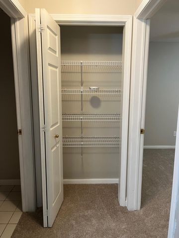 772 Hidden Oak Trail 1b, Hobart, IN 46342