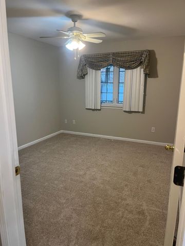 772 Hidden Oak Trail 1b, Hobart, IN 46342