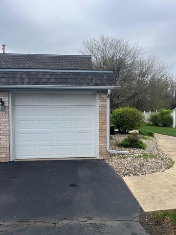 772 Hidden Oak Trail 1b, Hobart, IN 46342