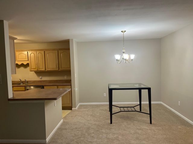 772 Hidden Oak Trail 1b, Hobart, IN 46342