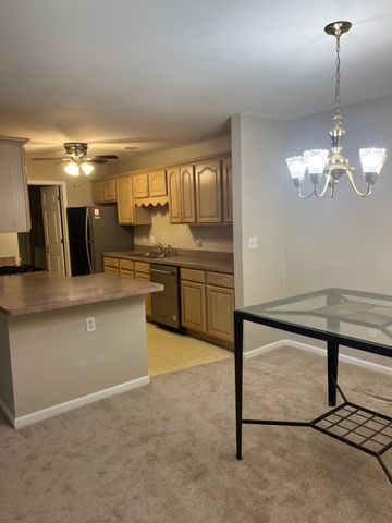 772 Hidden Oak Trail 1b, Hobart, IN 46342