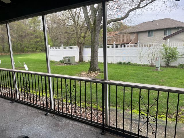 772 Hidden Oak Trail 1b, Hobart, IN 46342