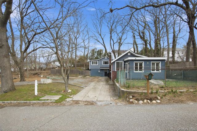 61 Sunburst Drive, Rocky Point, NY 11778