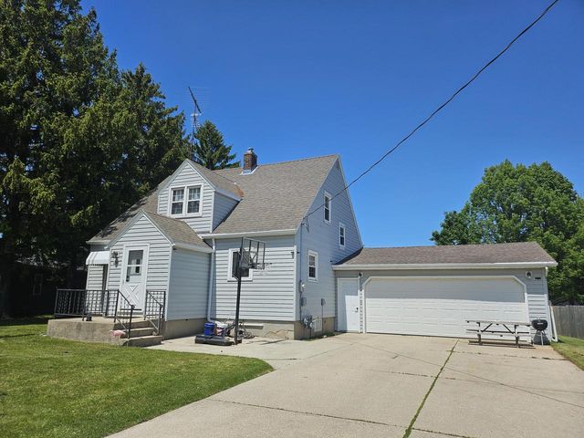 4428 Menasha AVENUE, Manitowoc, WI 54220