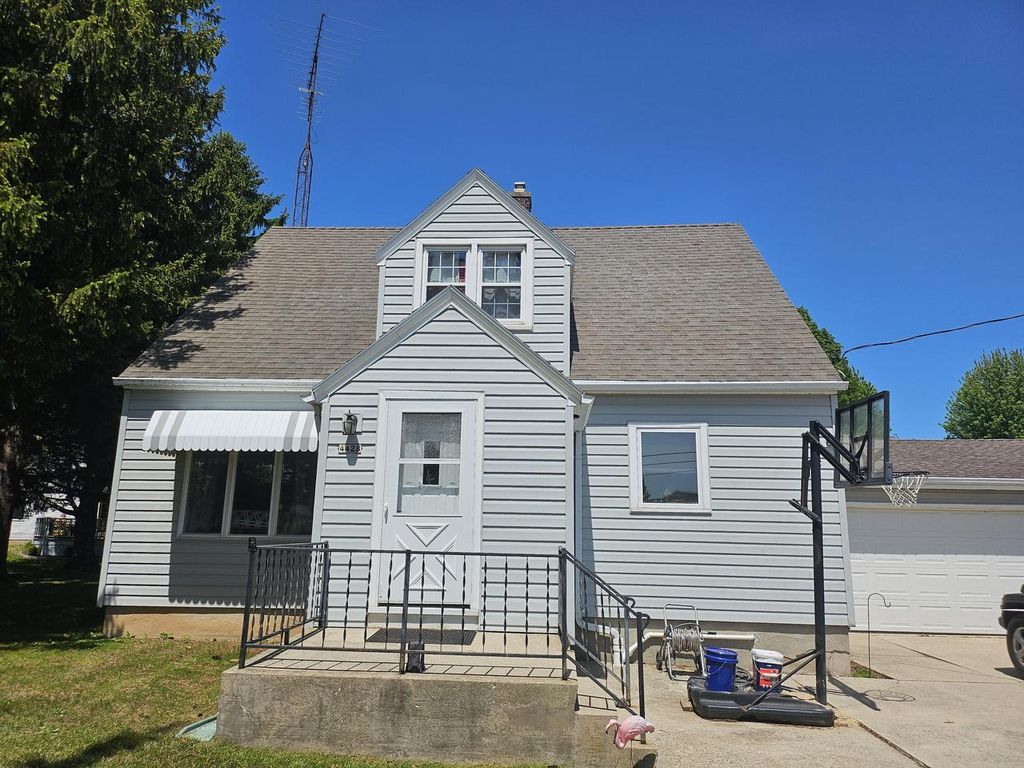 4428 Menasha AVENUE, Manitowoc, WI 54220