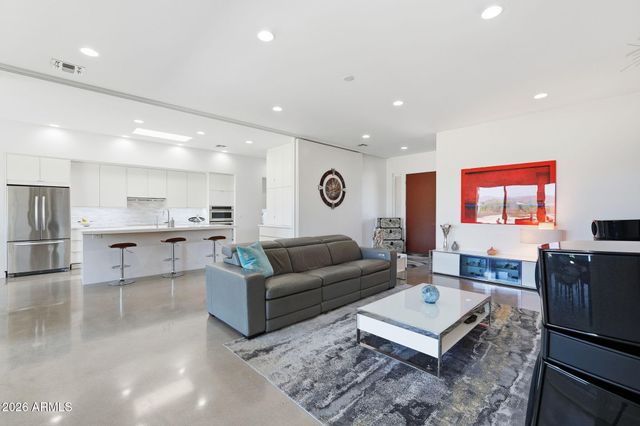 39029 N Courage Court, Anthem, AZ 85086