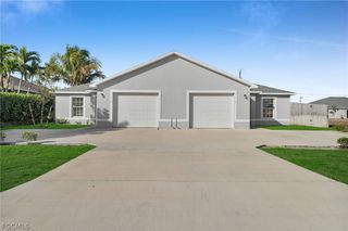 614 SW 3rd CT, Cape Coral, FL 33991