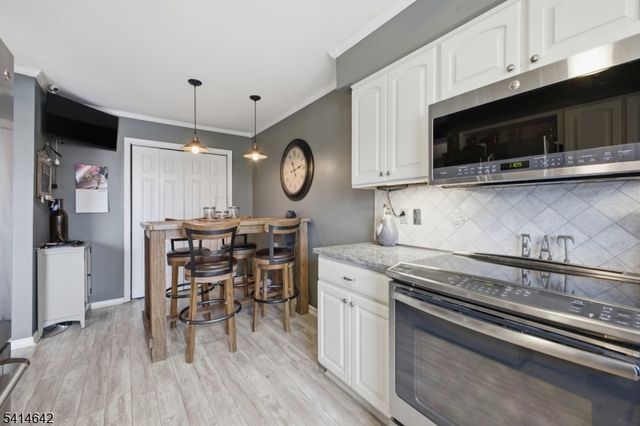 41 Purple Martin Dr, Allamuchy Twp., NJ 07840