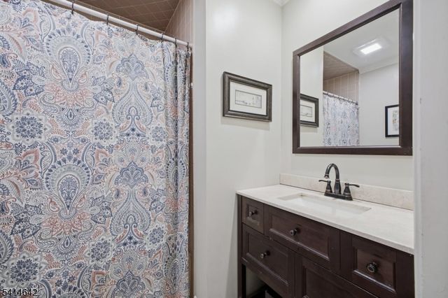 41 Purple Martin Dr, Allamuchy Twp., NJ 07840