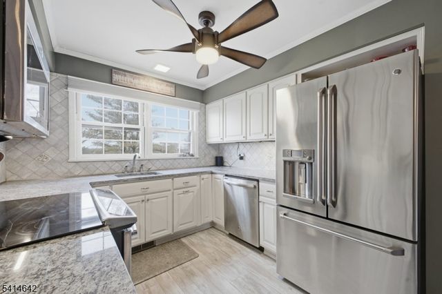 41 Purple Martin Dr, Allamuchy Twp., NJ 07840