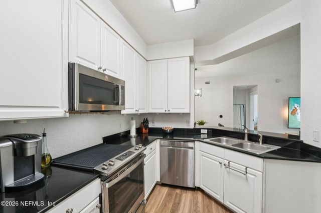 8539 GATE Parkway W 412, Jacksonville, FL 32216