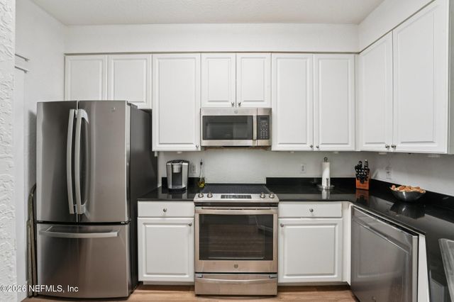 8539 GATE Parkway W 412, Jacksonville, FL 32216