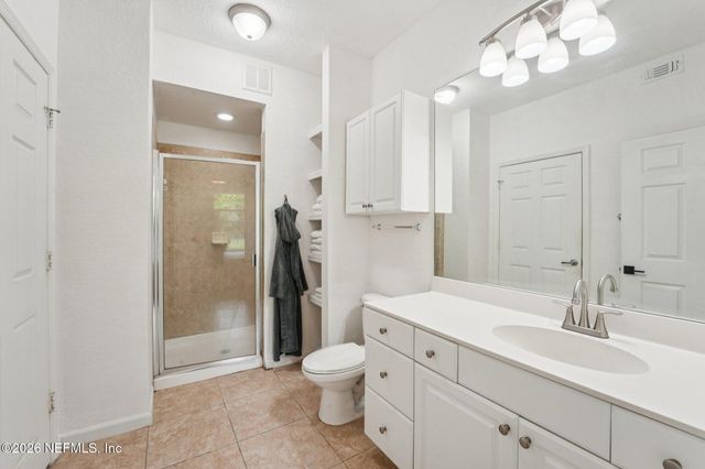 8539 GATE Parkway W 412, Jacksonville, FL 32216