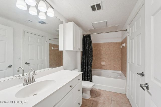 8539 GATE Parkway W 412, Jacksonville, FL 32216