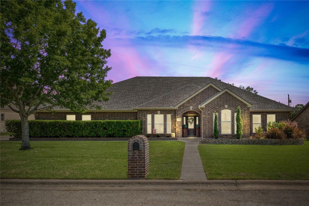145 River Park DR, Luling, TX 78648
