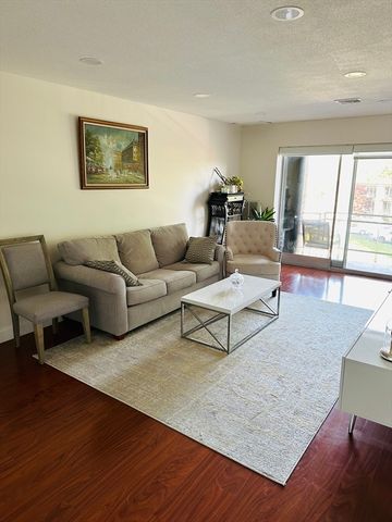 1202 Greendale Ave 135, Needham, MA 02492