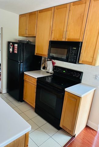 1202 Greendale Ave 135, Needham, MA 02492