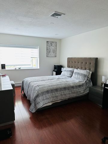 1202 Greendale Ave 135, Needham, MA 02492