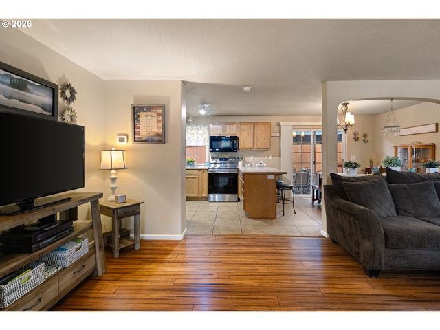 87973 SHERWOOD St, Veneta, OR 97487