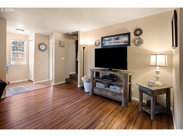 87973 SHERWOOD St, Veneta, OR 97487